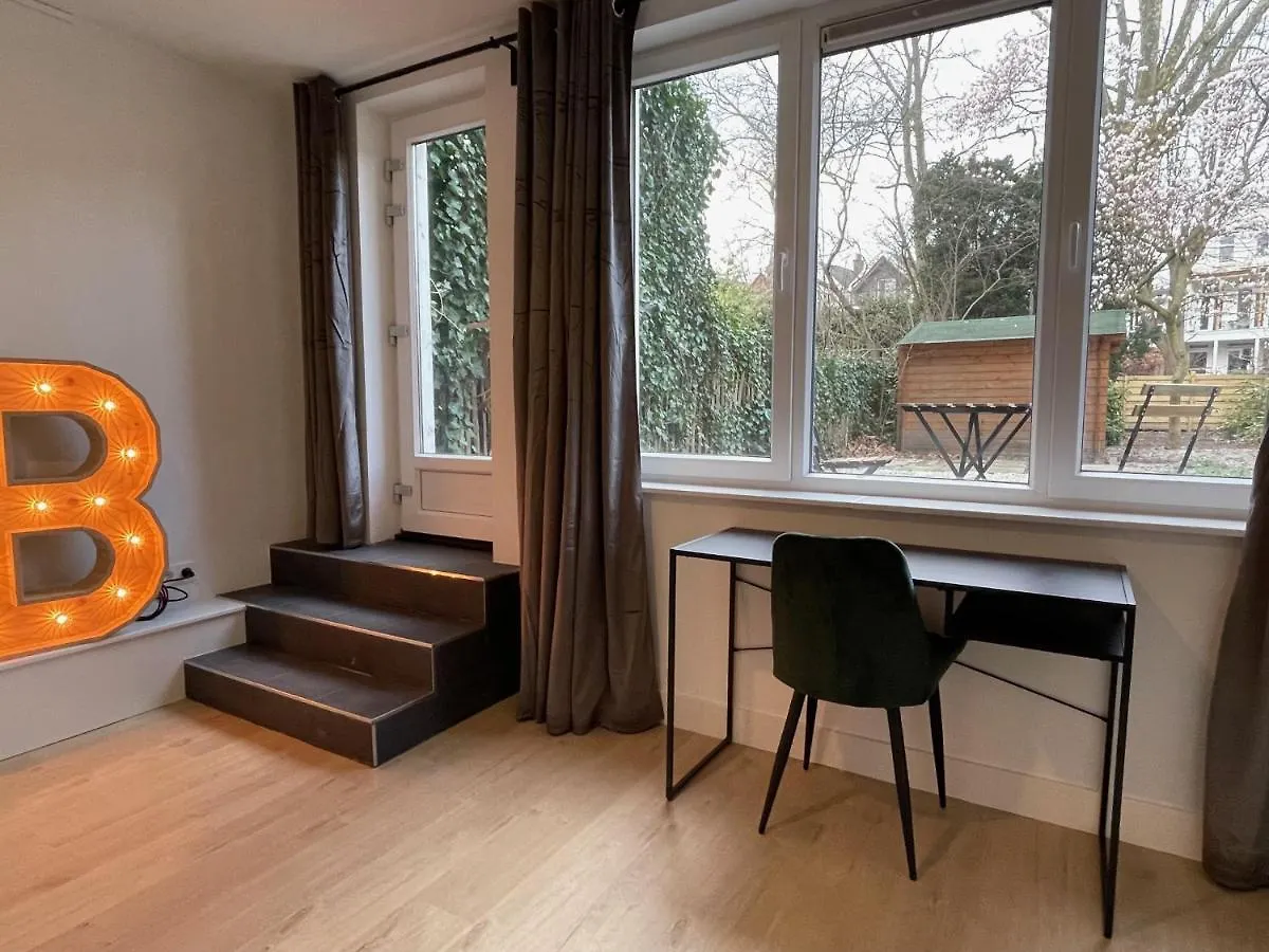 Beautiful 1 Bedroom Serviced Apartment 76M2 -Mnl B- 로테르담